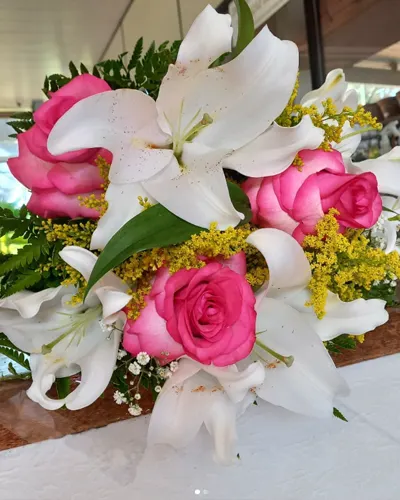 Buque de Lírios e Rosas